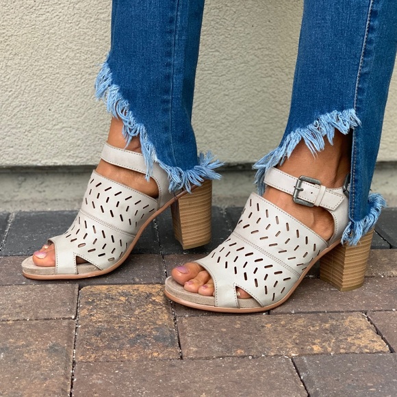 Laser Cut Double Buckle Slingback Peep Toe Mule - Picture 4 of 7